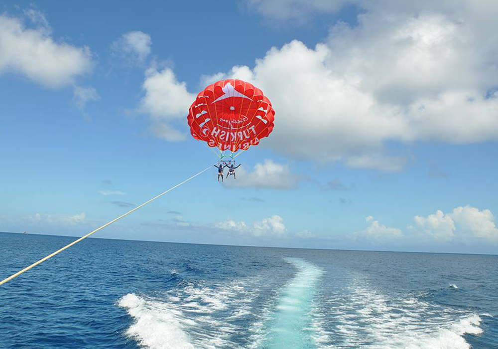 PARASAILING IN ZANZIBAR