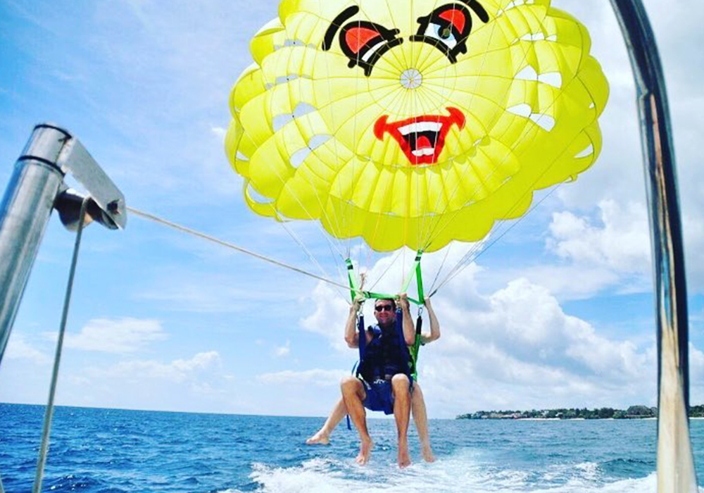 PARASAILING IN ZANZIBAR